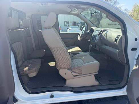 Used 2017 Nissan Frontier SV image 13
