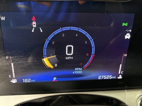 Used 2025 Chevrolet Trax LT FWD image 25