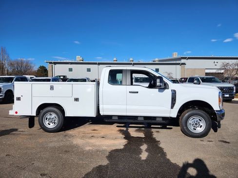 New 2026 Ford F250 XL w/ XL Chrome Package AWD/4WD image 9