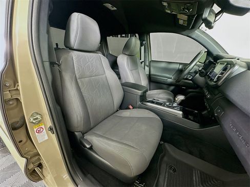 Used 2019 Toyota Tacoma TRD Off-Road image 32