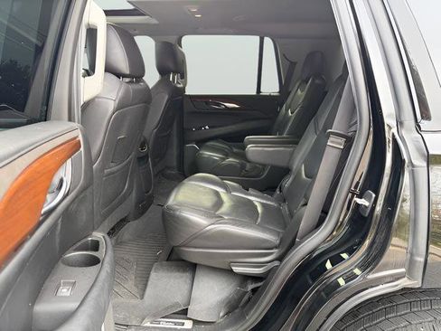 Used 2020 Cadillac Escalade Luxury w/ Escalade Sport Edition image 30