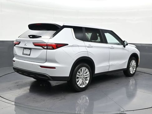 Used 2024 Mitsubishi Outlander ES FWD image 5