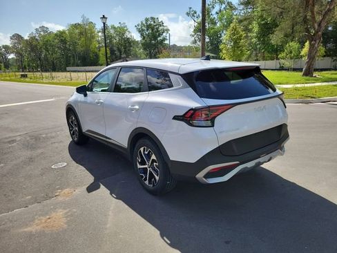 Used 2023 Kia Sportage EX image 3
