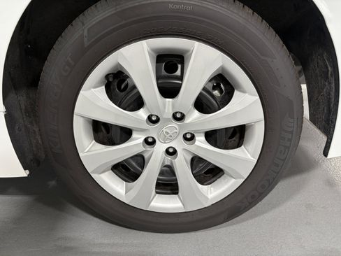 Used 2025 Toyota Corolla LE FWD image 28