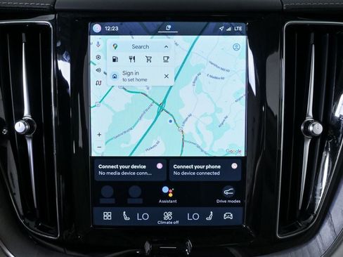 Certified 2024 Volvo XC60 B5 Ultimate AWD/4WD image 17