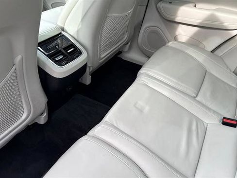 Certified 2023 Volvo XC60 B6 Ultimate w/ Protection Package Premier image 12