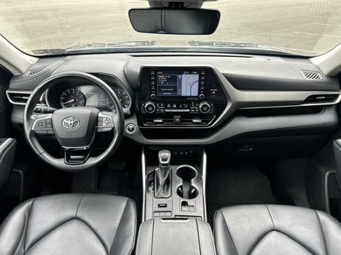 Used 2021 Toyota Highlander XLE AWD/4WD image 59