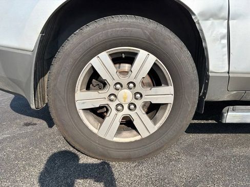 Used 2011 Chevrolet Traverse LT FWD image 8