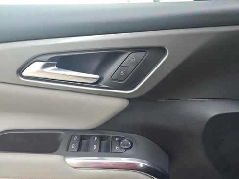 Used 2025 Chevrolet Traverse LT image 29