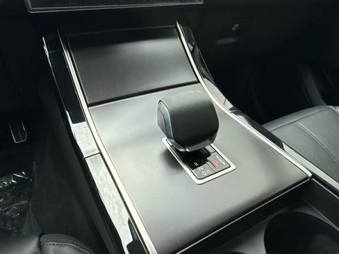 New 2026 Land Rover Range Rover Velar Dynamic SE image 10