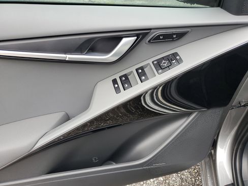 New 2025 Kia Niro SX Touring image 25