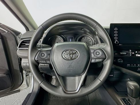 Used 2024 Toyota Camry SE image 11