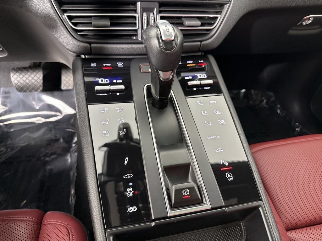 Certified 2023 Porsche Macan GTS AWD/4WD image 32