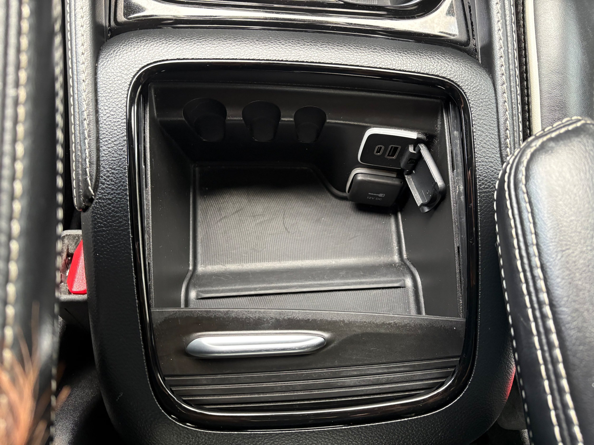 Certified 2025 Chrysler Pacifica Limited FWD image 28