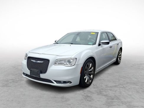 Used 2018 Chrysler 300 Limited image 1