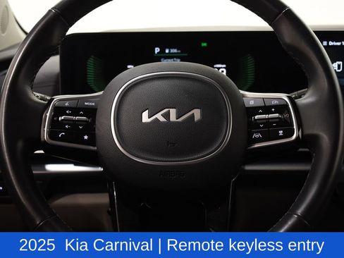 Used 2025 Kia Carnival FWD image 10