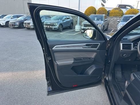 Used 2022 Volkswagen Atlas Cross Sport SE image 30