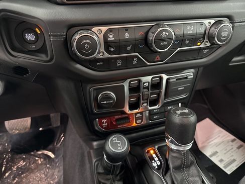 New 2025 Jeep Wrangler Unlimited Rubicon image 24