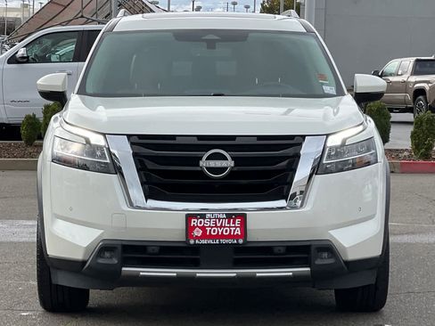 Used 2023 Nissan Pathfinder Platinum image 10