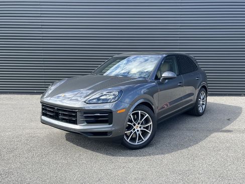 Certified 2025 Porsche Cayenne image 1
