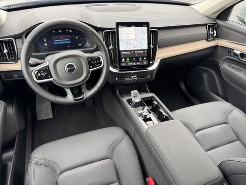 Used 2025 Volvo XC90 B6 Core w/ Climate Package image 20