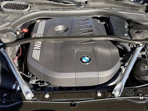 Used 2025 BMW 740i w/ Premium Package image 33