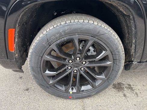 New 2026 Jeep Grand Wagoneer Summit image 9