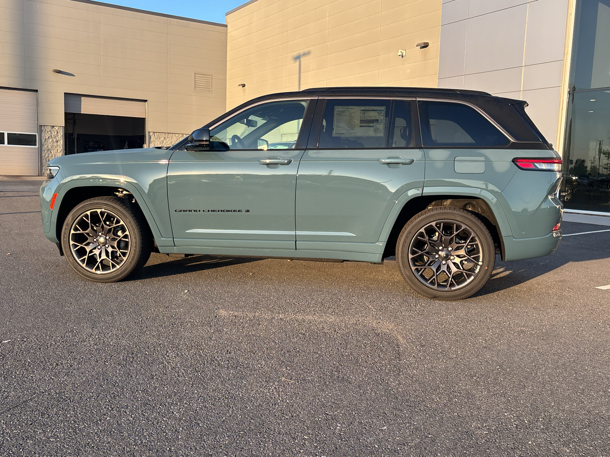New 2027 Jeep Grand Cherokee Summit AWD/4WD image 5