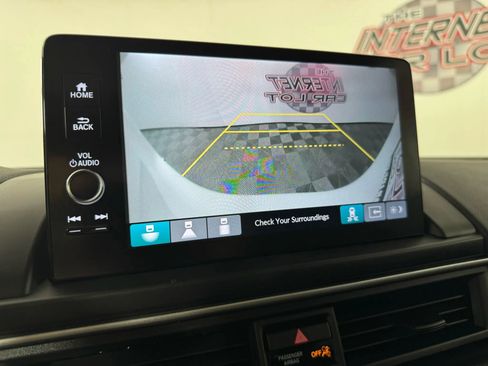 Used 2024 Honda Pilot Touring image 18