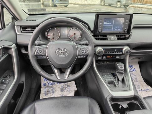 Used 2019 Toyota RAV4 XLE Premium image 20
