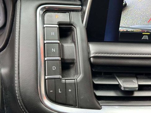 Used 2023 Chevrolet Suburban LT image 28