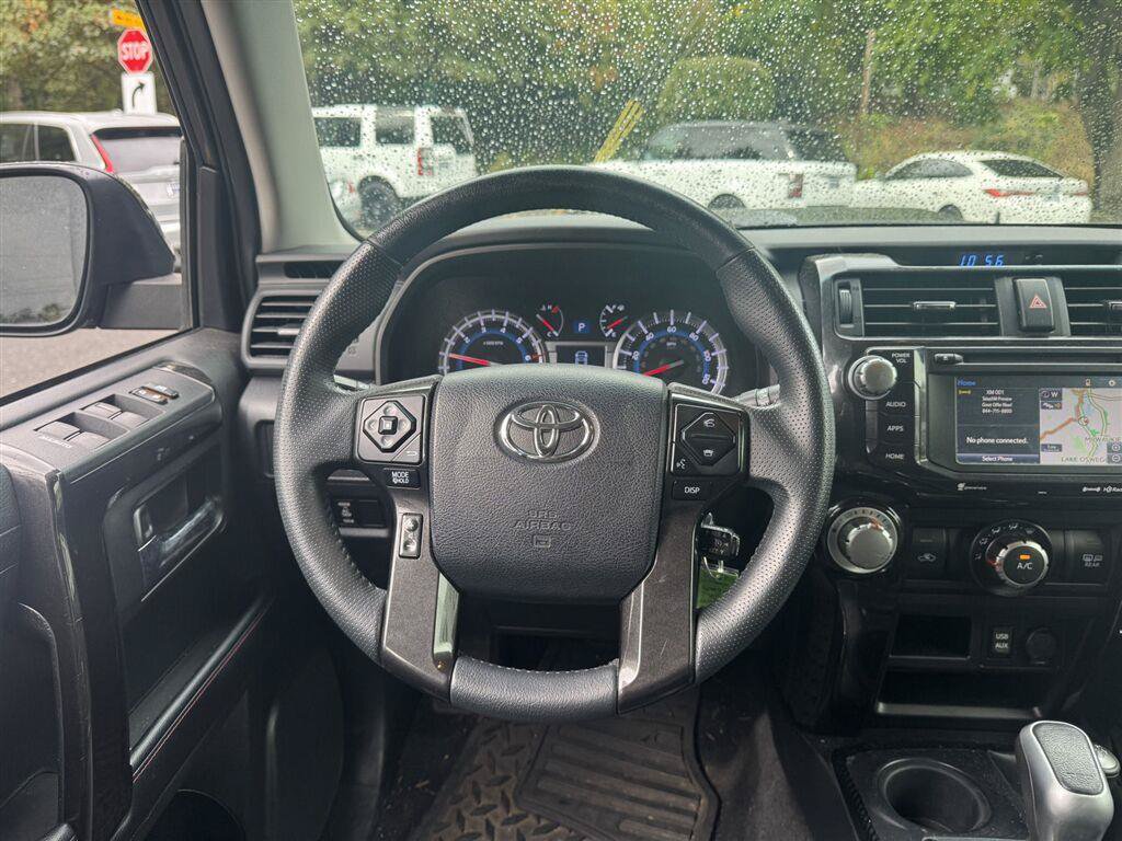 Used 2018 Toyota 4Runner TRD Off-Road Premium AWD/4WD image 10