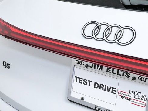 Used 2025 Audi Q5 Premium w/ Convenience Package image 36