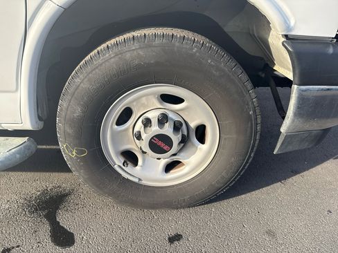 Used 2024 GMC Savana 2500 w/ Driver Convenience Package image 25