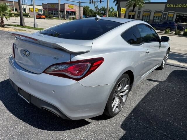 Used 2016 Hyundai Genesis Coupe 3.8 RWD image 5