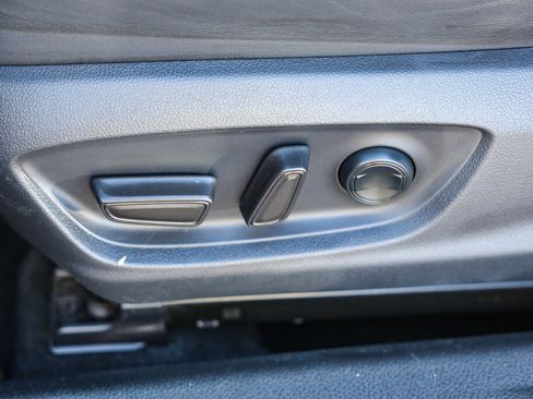 Certified 2019 Toyota Avalon XLE image 10