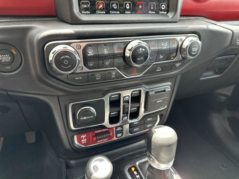 Used 2023 Jeep Gladiator Rubicon w/ LED Lighting Group AWD/4WD image 18