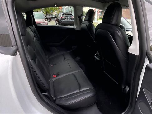 Used 2021 Tesla Model Y Long Range AWD/4WD image 16