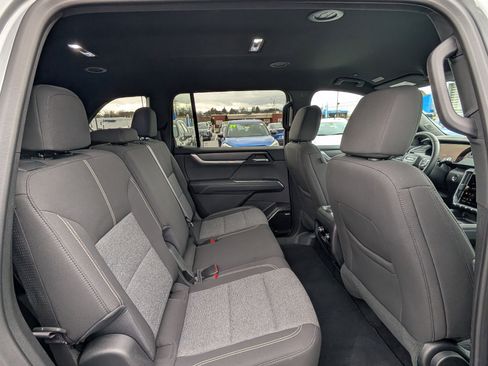 Used 2025 GMC Acadia Elevation image 11