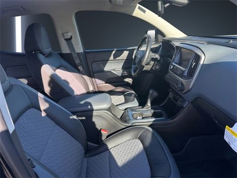 Used 2017 Chevrolet Colorado Z71 w/ Z71 Midnight Edition image 15