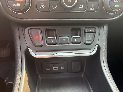 Used 2020 GMC Terrain SLT FWD image 14