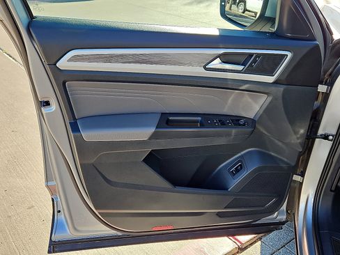 Certified 2022 Volkswagen Atlas Cross Sport SE image 12