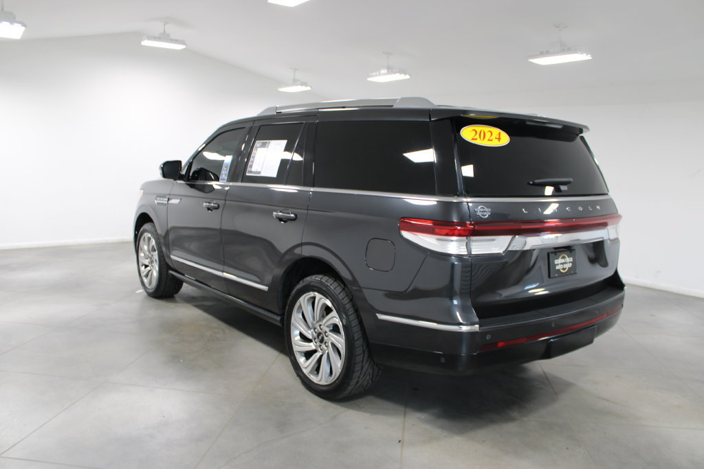 Used 2024 Lincoln Navigator Premiere AWD/4WD image 7