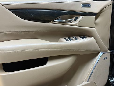 Used 2018 Cadillac Escalade Platinum image 13