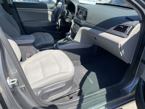 Used 2018 Hyundai Elantra SE FWD image 16
