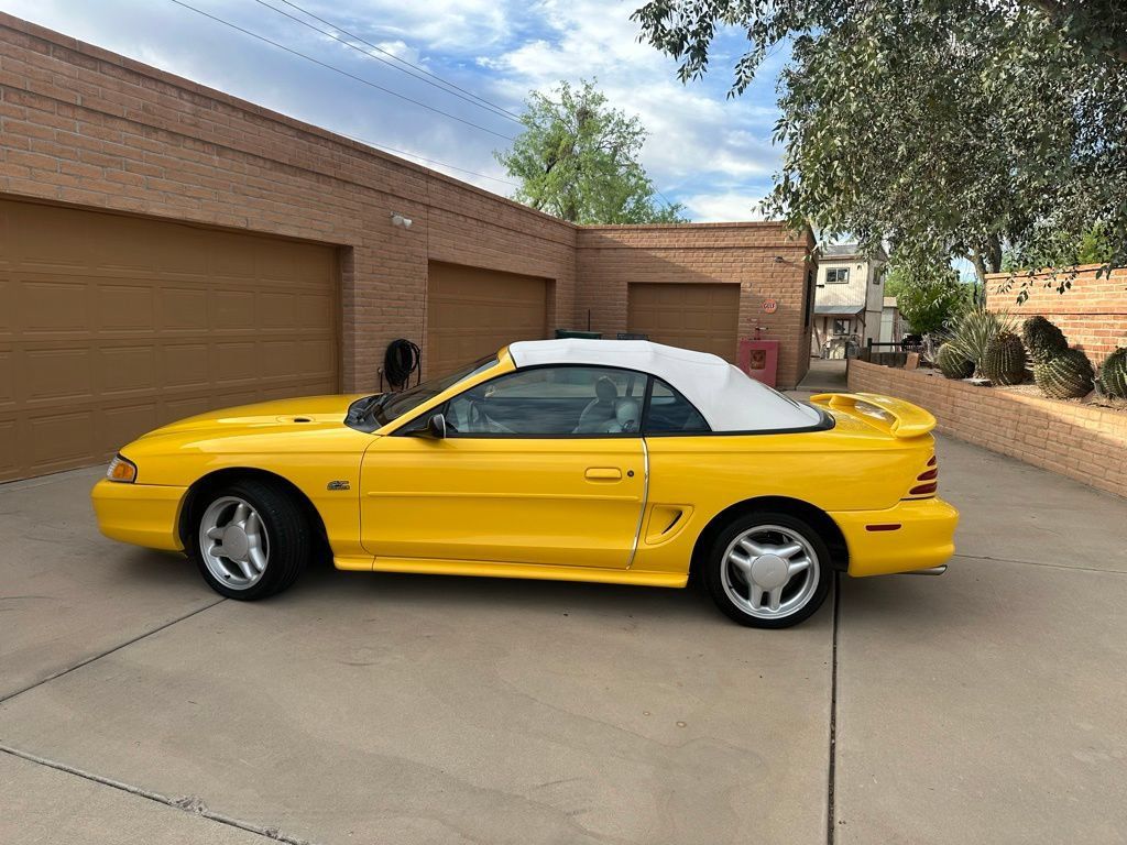 Used 1994 Ford Mustang GT RWD image 1