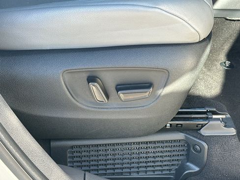 Used 2024 Toyota Sienna XLE image 31