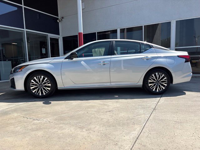 Used 2025 Nissan Altima 2.5 SV FWD image 6