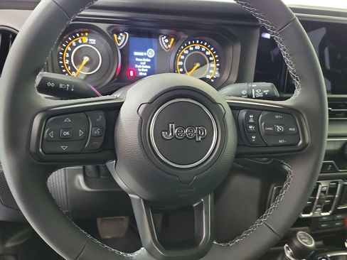 Used 2026 Jeep Gladiator Sport AWD/4WD image 14