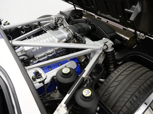 Used 2005 Ford GT RWD image 46